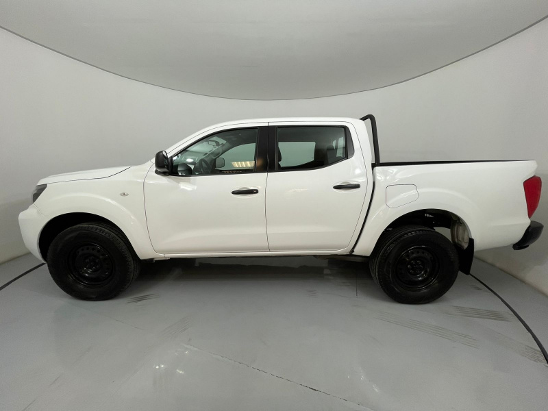 Nissan Comerciales Frontier y NP 300 Frontier Pick-Up 4 pts. Frontier SE, Doble Cab., L4, 2.5l, TM6, a/ac., VE, R-16 (cambio de línea) 2021